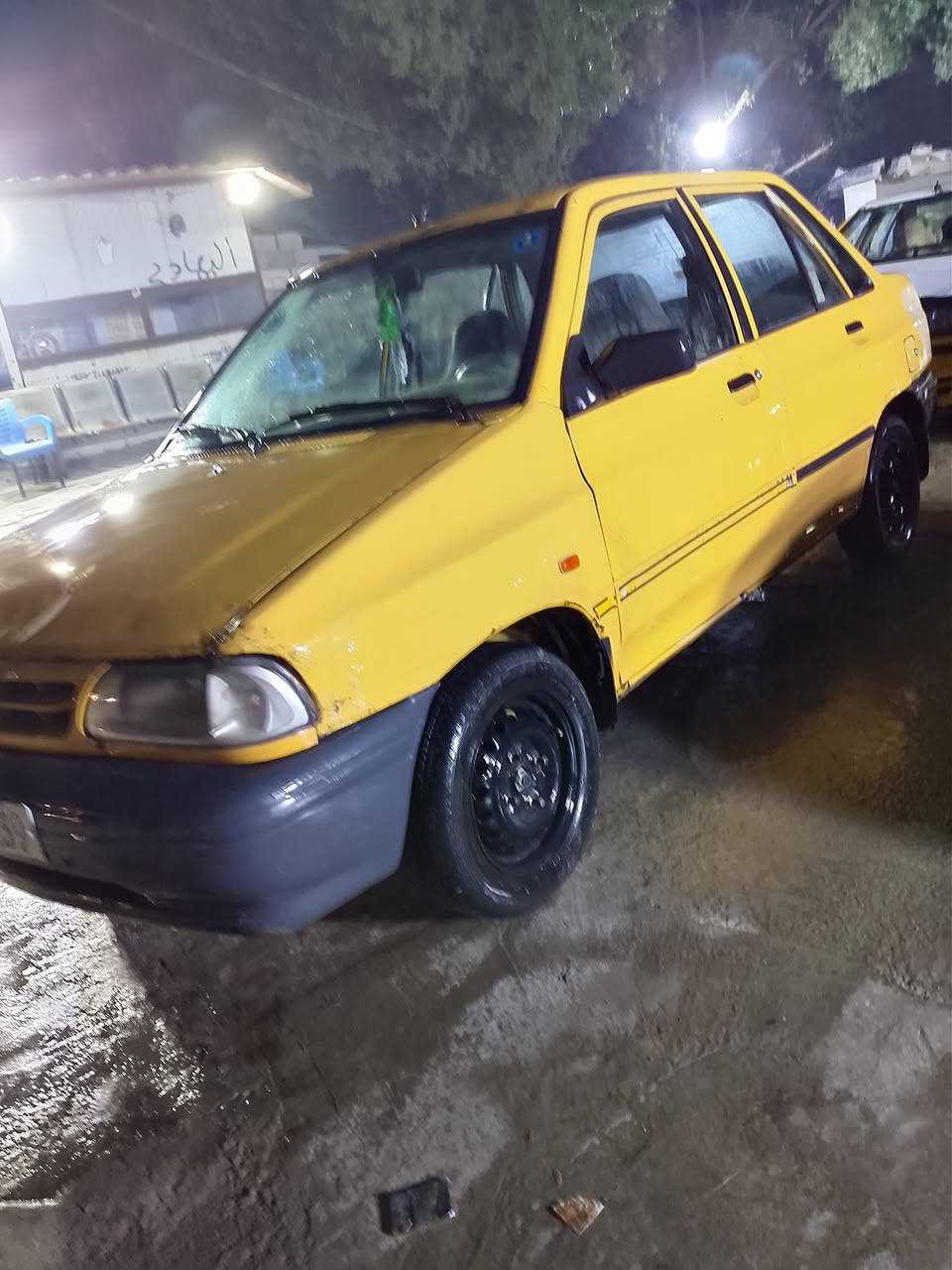 السلام عليكم سياره لقد قصد اي نقص ما بها غير محرك صدر شاصي كله جديد رقم انجليزي متحوله جديد ***********.    قابله المراوس مكانها بغداد زعفرانيه
