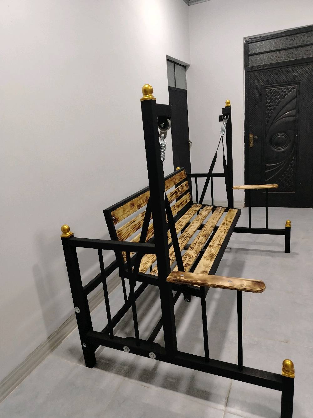 مرجوحة صفر كيلو متر
 حديد ثقيل وتصميم مريح تضيف جمال وراحة للحديقة أو السطح. 
ميزة إضافية: المرجوحة تفك وتركب بالبراغي بسهولة، سهل تنقلها أو تخزنها بدون تعب.
📏 العرض: 200 سم
📏 قياس القعدة: 150 سم
📏 الارتفاع: 150 سم
مناسبة للكبار والأطفال وتتحمل وزن ممتاز. 
📍الموقع: الموصل حي سومر 