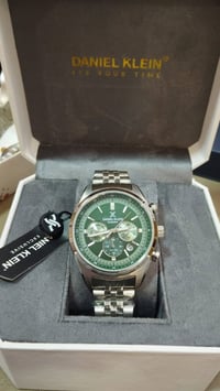 ساعة • وكالات أصلية • بيع سريع