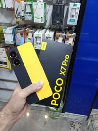 بوكو x7برو  ذاكره 256 عشوائيه 12  مع الملحقات  نظافة 100% السعر 350 بغ...