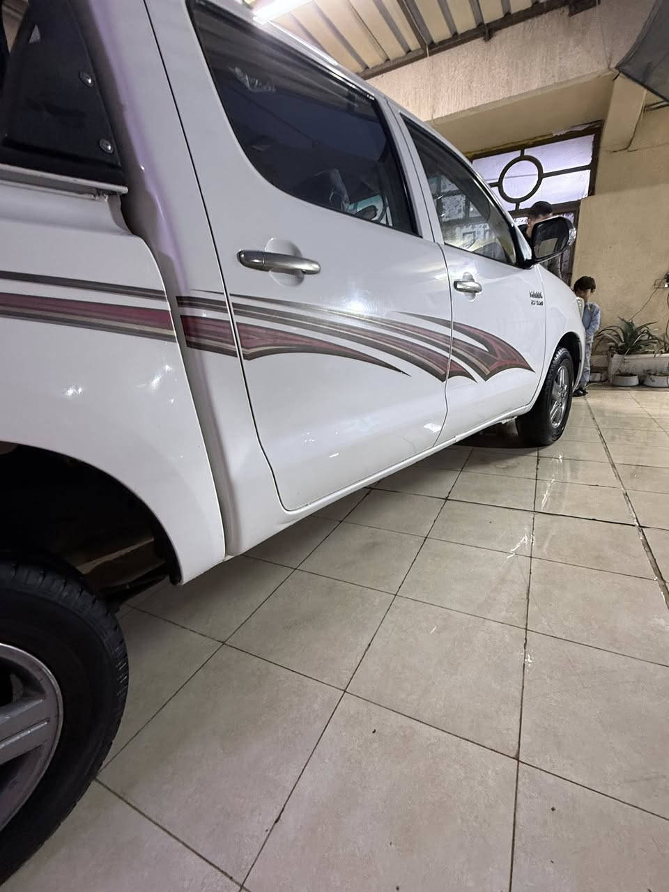 السلام عليكم 
تيوتا هايلوكس 2014 كويتي شاصي ١٩ كفاله عامه 
ماشيه 140 اوتماتيك مواصفات معروفه  رقم بابل السياره على وضع الشركه  واتساب او اتصال ***********-***********
