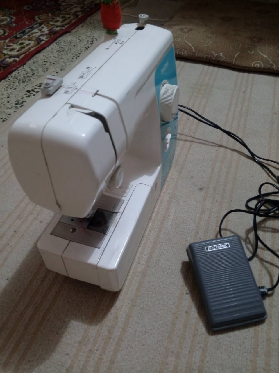 السلام عليكم من رخصت الادمن المحترم مكينه خياطه برذر  نضيفه اخت الجديده للبيع السعر  150الف  المكان كربلاء المقدسة حي العسكري العابد للاتصال ***********
