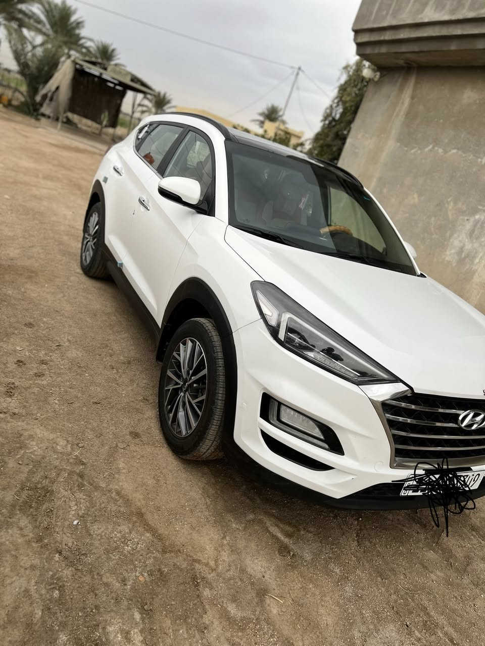 السلام عليكم سياره توسان ٢٠٢٠ للبيع فول موصفات ماشيه ٩٩الف سياره جديده ونضيفه تخم تاير دوشمه جديده السعر 210 وبيها مجال قليل ***********
