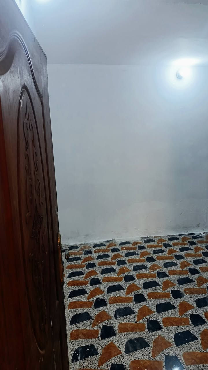 السلام عليكم
بيت للبيع بالوافدين الجديدة مقابيل التارتان مساحة 150 طابقين يحتوي على صالة واستقبال وغرفتين ومطبخ وحمام وصحيات خارجية الطابق الثاني غرفتين وصالة البيت نظيف ومرمم جديد ركن بصف احمد ابو الدهن السعر 35 وبي مجال قليل 
للاستفسار ***********
