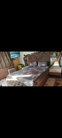 ساعة • غرفة نوم