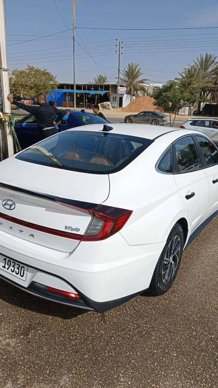 السلام عليكم سوناته للبيع الموديل 2023وارد خليجية تكسي دبي هايبرد السعر 145 ماشيه35الف حقيقي الاستفسارعلارقم***********
