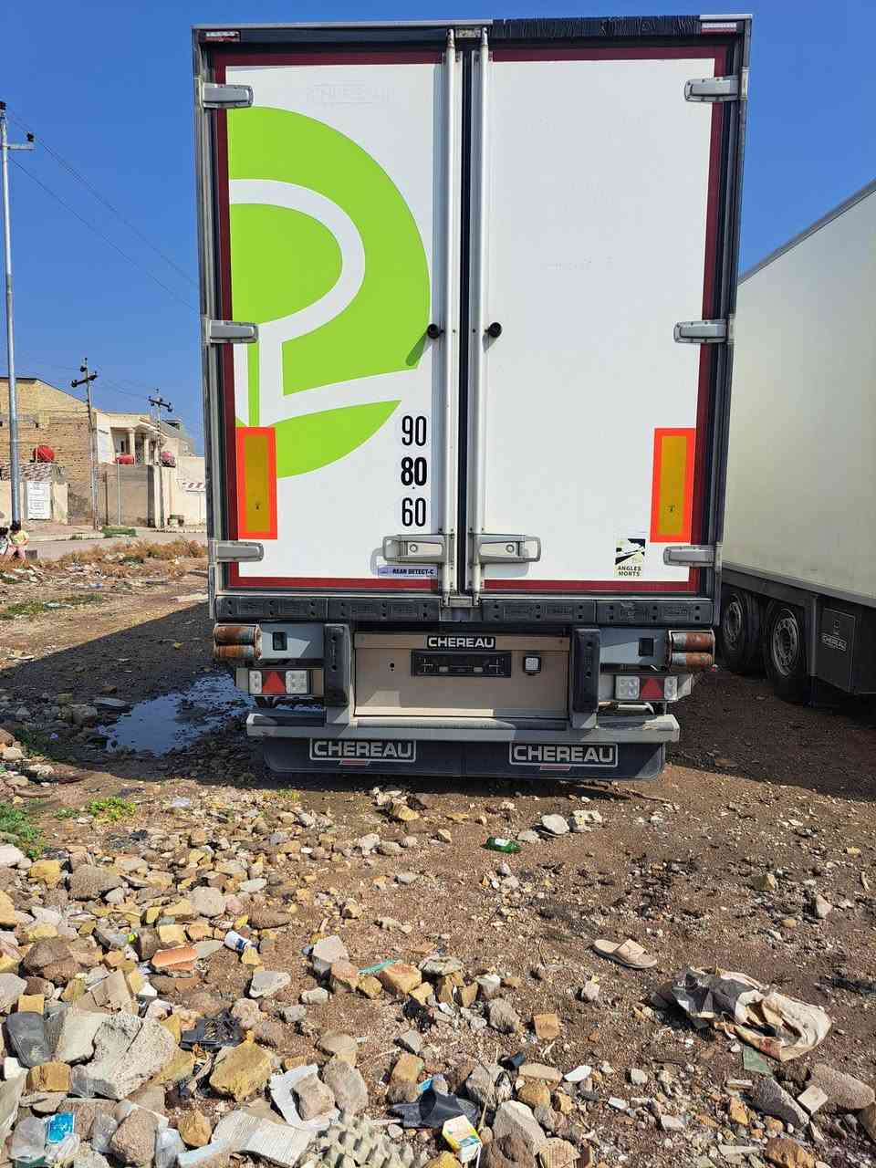 براد للبيع شيرو سمك 7 ارتفاع استندر موديل 2018 منفيس بدون جهاز  وهذا لزك على براد ينشلع 
مواصفات  شاصي رصاصي تخم تاير دنكير رفاع صندوق عبار و حساس ويل
حساس بريك خلفي  لاستفسار اتصال على الرقم *********** /***********
