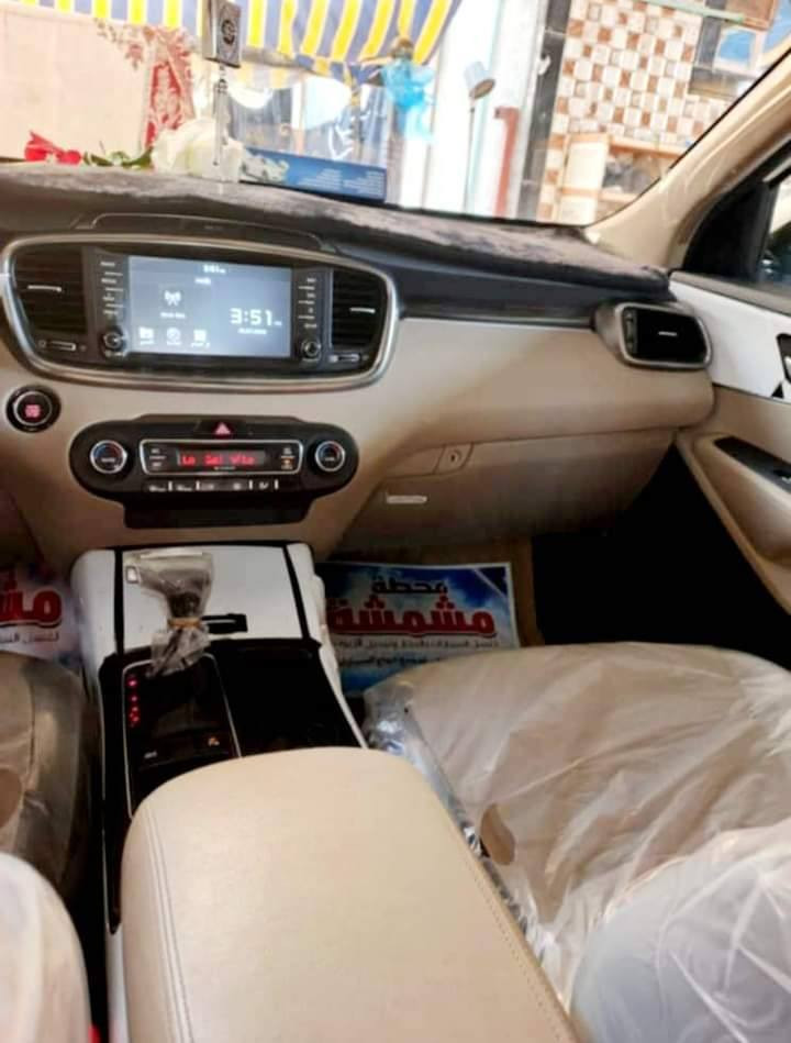 السلام عليكم 
للبيع كيا سورنتو موديل 2020 فول مواصفات قمارة حديد السيارة مكفولة السيارةباسمي الرقم الانكليزي هزة وسنوية جديدة لغاية 2030 ماشية 55 
مواصفات السيارة 
1-حجم المحرك 6 سلندر 
2- تحكم استيرن جهتين 
3- شاشة كار بلي بلادية 
4- اريل نفكيشن 
5- بصمة تشغيل+ ابواب
6- يدات نيكل
7- لايت لد 
8-لد امامي+خلفي
9- علامة السورنتو بالدوسة 
10- تخم تاير جديد 
11-مري شفط 
12- كشنات جلد 
13- كشنات كهرباءعدد2 
14- حساسات امامية + خلفي
15-انظمة قيادة عدد 4 
16- 3 قطع تبريد 
17-سبعة راكب
18 - صندوق كهرباء 
19- بردات خلفية 
20- ويل حجم 19
21- شاحن واير ليس + بلوتوث
تحويل ثاني يوم 
مكان السيارة البصرة 
السعر المطلوب 263 وبيه مجال للطيبين للاستفسار الاتصال واتساب ***********
