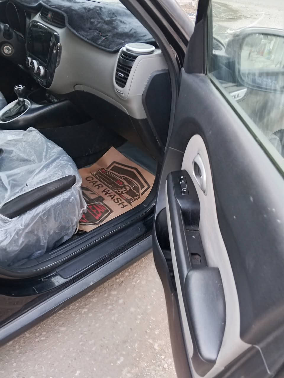 السلام عليكم كيا صول موديل 2015 مكينه 1600 كير حداديه تخم تاير تبريد شغال السيارة خير من الله مال جناي بيه قطعتين صبغ رقم بابل تحويل مباشر السعر 96 رقم الهاتف *********** ما متواجد على الفيس
