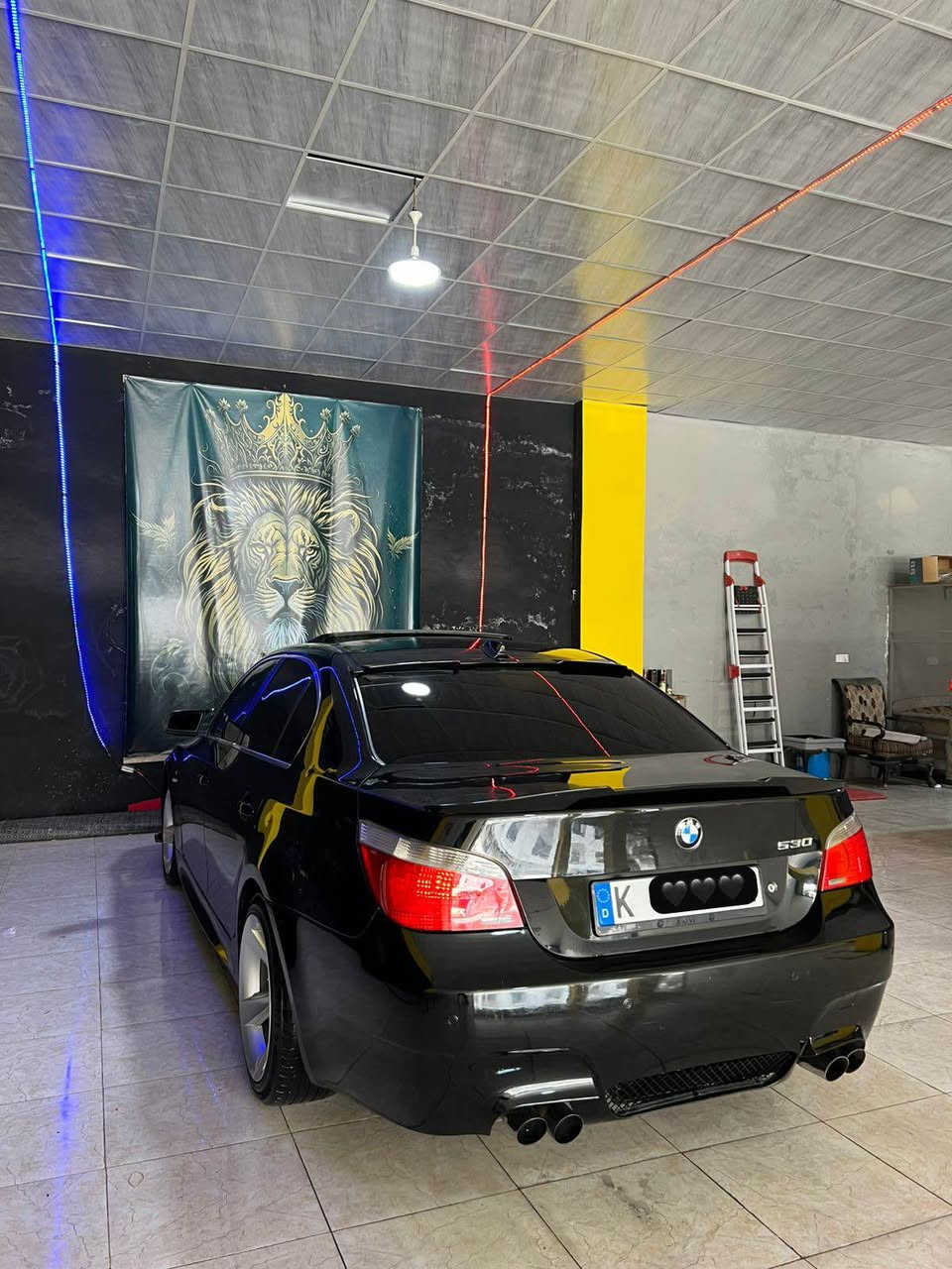 BMW E60. 2007. 
530i
موديل 2007 
سلايت 
فول فول مواصفات 
كوشن جلد هيتر و كهرباي 
كوشن خزن 
تبريد مركزي 
بي دعم. 
هيكل كامل m5 
منفيس. اصلي  غرامه شه رت 
گيرو مه كينه ب شه رتن 
سعر 89 وه ره قه و مجال 
ديناره ك مسرف تيدا نيه ش دعامي بو دعامي ب شه رته 
جهى سارى زاخو 
*********** زاخو, دهوك
