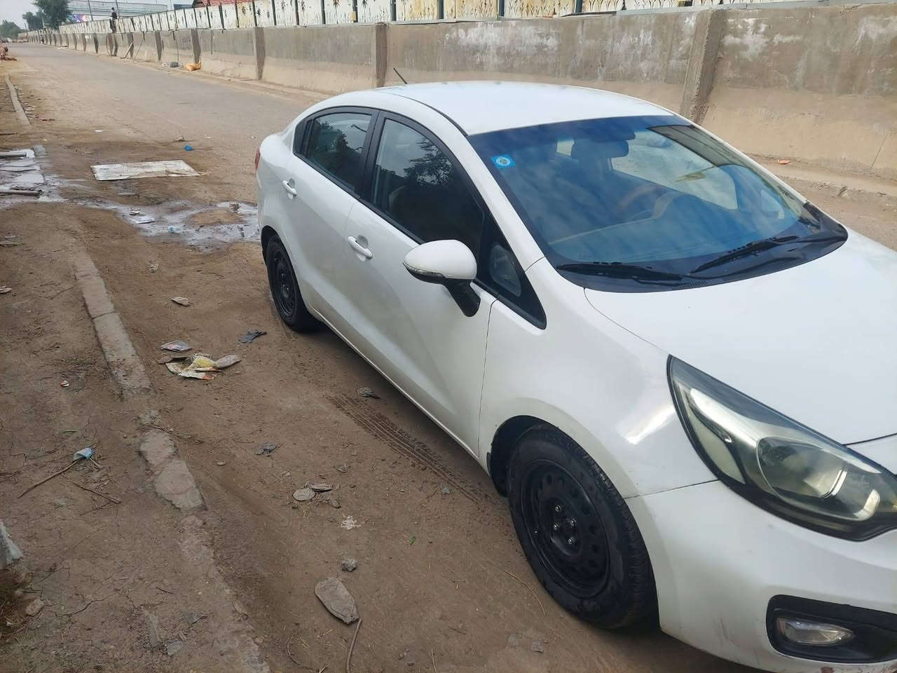 السلام عليكم كيا ريو خليجي موديل 2012 محرك 1600 رقم بغداد سياره نضيفه مكفوله من حادث فقط  بيها بارد مكانها بغداد شقق حي السلام  ماشيه 123 للبيع السعر 83 بيها جال للاستفسار ***********
