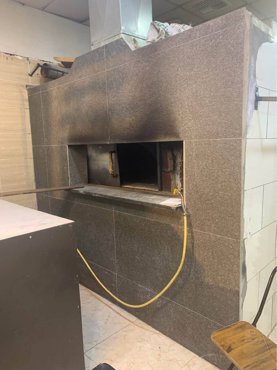 دوکانی فڕنی سەمونی حەجەری و نانەوا بە کامل ئەشیاوە بۆ کرێ لە سەرچنار
*********** السليمانية, العراق
