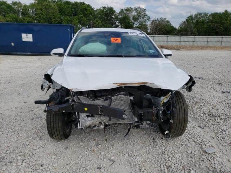 السلام عليكم 
كونه مديل 2023 
السياره ماشيه 34km 
استخدام شخصي محرك 2000 دوش كير cvt بيه مشكله  بس السياره تمشي طبيعي السعر 145 
الموقع بصرة شط العرب ***********
