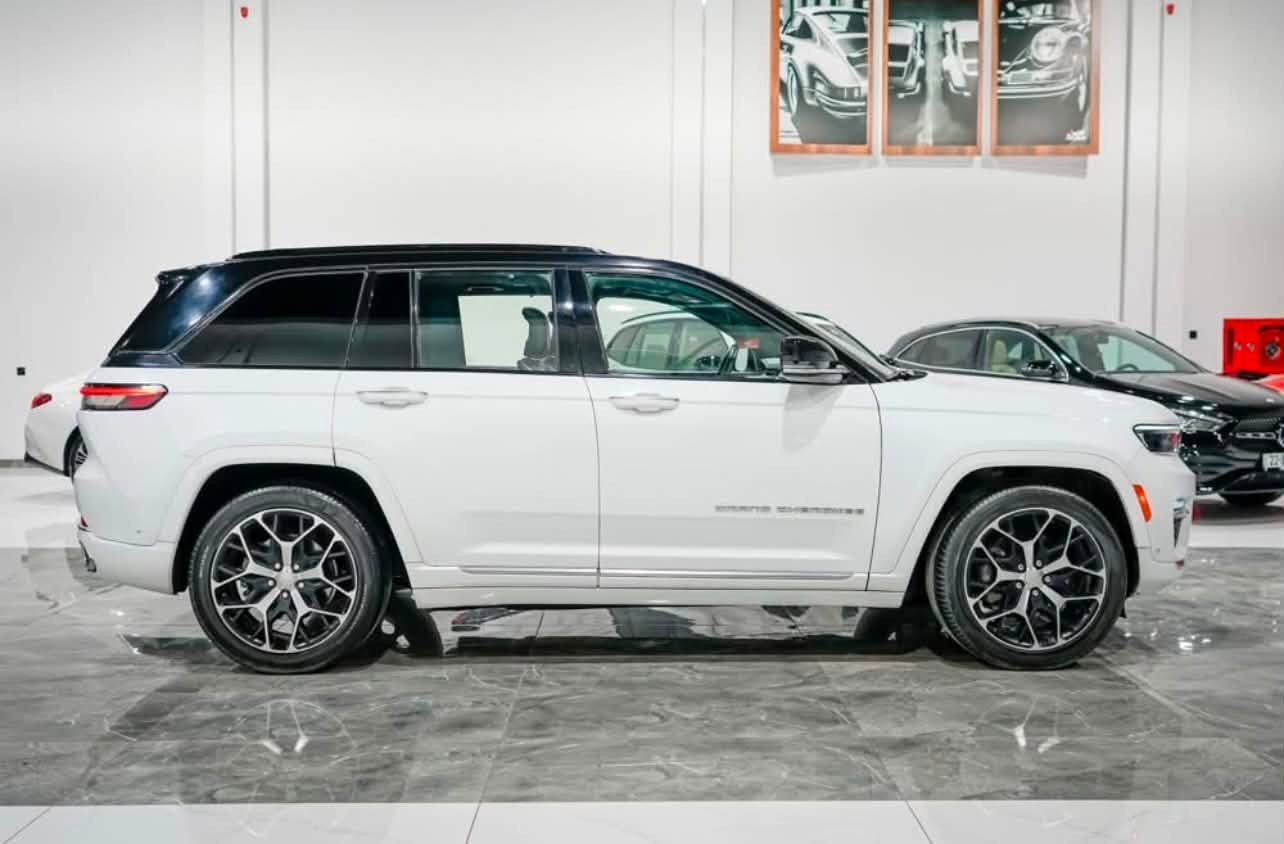 جيب موديل 2022 سومت
فول مواصفات 8 سلندر فورويل جكات 3 شاشات 
المحرك : V8 5.7
ممشى السيارة: 73 الف 
موصفات:
رباعي 4x4
  نظام تعليق هوائي (جكات).
  قيادة ذاتية عند المنعطفات.
  رادار امامي مع مانع تصادم .
  نظام الرؤية الليلية.
  تحذير الخروج عن المسار .
  مستشعر نوم السائق مع نظام التوقف الآلي
  تحذير النقطة عمياء ٥ .
  نظام تحذير عند التقاطعات.
  نظام تحذير عند تجاوز السرعة المحددة.
  نظام عرض المعلومات على الزجاج الامامي (HEAD UP
(DISPLAY
  نظام تقليل الضجيح داخل المقصورة.
  إنارة محيطية.
  شاحن موبايل وايرلس.
  تعديل وضعيات مقود السائق كهربائيا.
  مرايا تعتيم ذاتي.
  المرايا الجانبية قابلة للطي كهربائيا
مرايا الجانبية فاد
ظام الصوت من ماكنتوش مع 19 سماعة.
ويل قياس 21 انج .
* سقف بانوراما .
  شاشه كبيرة 10.1 انج .
  شاشة للراكب الأمامي .
  لوحة القيادة بقياس 12 أنج.
5 كاميرات خارجية مع بخاخات ماء للتنظيف.
 كاميرا للمرأة الداخلية.
  تصوير حراري ليلي .
  المصابيح الأمامية زنون .
  كشافات الضباب زنون .
  دخول ذكي.
  بصمة على 5 ابواب للدخول الذكي.
  تشغيل عن بعد .
  الصندوق الخلفيي كهربائي .
  فتح الصندوق الخلفي مع حركة القدم.
أقل
  فرش المقصورة الداخلية من الجلد الطبيعي الفاخر.
  اضافات من الخشب الطبيعي للمقصورة الداخلية.
  ذاكرة لحفظ وضعيات الجلوس للمقاعد الأمامية
  مساج للمقاعد الامامية .
  المقاعد الأمامية كهربائية .
  المقاعد الأمامية تبريد وتدفئة .
  المقاعد الخلفية تدفئة وتبريد .
  ستائر للشبابيك الخلفية.
  انارة داخلية LED متعددة الالوان .
  حساسات امامية وخلفية .
  5 راكب .
  مكيف خلفي مع وحدة تحكم منفصلة .
  تدفئة مقود القيادة.
  مانع تصادم خلفي .
  بلوتوث تلفون .
  محدد سرعة .
  نظام بريك اوتماتيكي

مكان السيارة اربيل 📍

للاستفسار: (***********)
