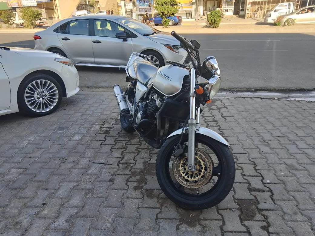 سلام عليكم للبيع 
سيبي فور جيل اول
موديل 1997
مكفوله كفاله عامه نكره سلف بكل وقت
دراجه جديده بمعنه الكليمه احلا من صور 
أوراق موجود 
سعر 16نص بيهه مجال للشراي 
مكاني كركوك 

***********📞 كركوك, العراق
