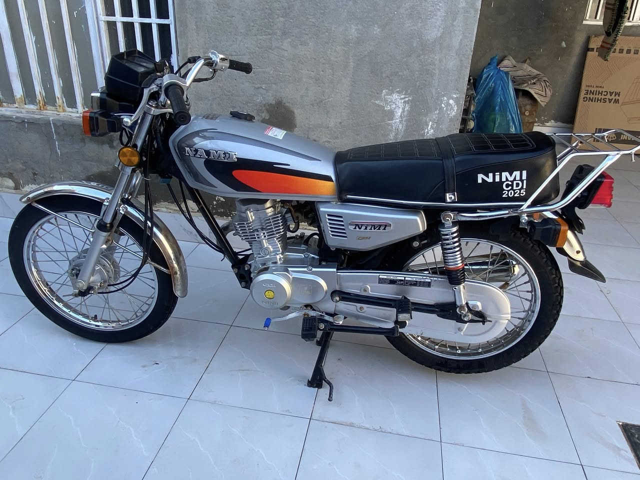 سلام عليكم 
دراجه نامه امتياز مديل ٢٥ اوراقها كامله و دراجه جاهزه من كلشي و دراجه احله من الصور بعد مكاني سماوه مركز سعر الدراجه 750 و بيه مجال حك الجيه  
رقم تلفون
 بي واتساب ***********
