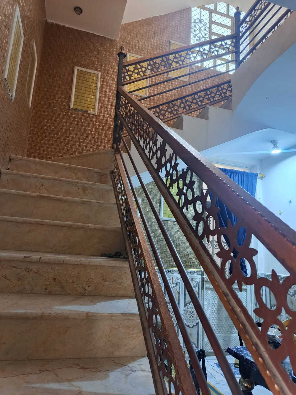 السلام عليكم
بيت مساحته 260  طابقين 

نزله ابو هبة شموخ الثانية

بناء حديث طابوك صب يحتوى طابق الارضي يحتوي على غرفتين وصاله واستقبال ومطبخ وحمام داخلي وخارجي

، الطابق العلوي غرفتين وصاله وحمامات  

استفسار   مكتب عيون الناصريه 

تصل عل رقم

***********
