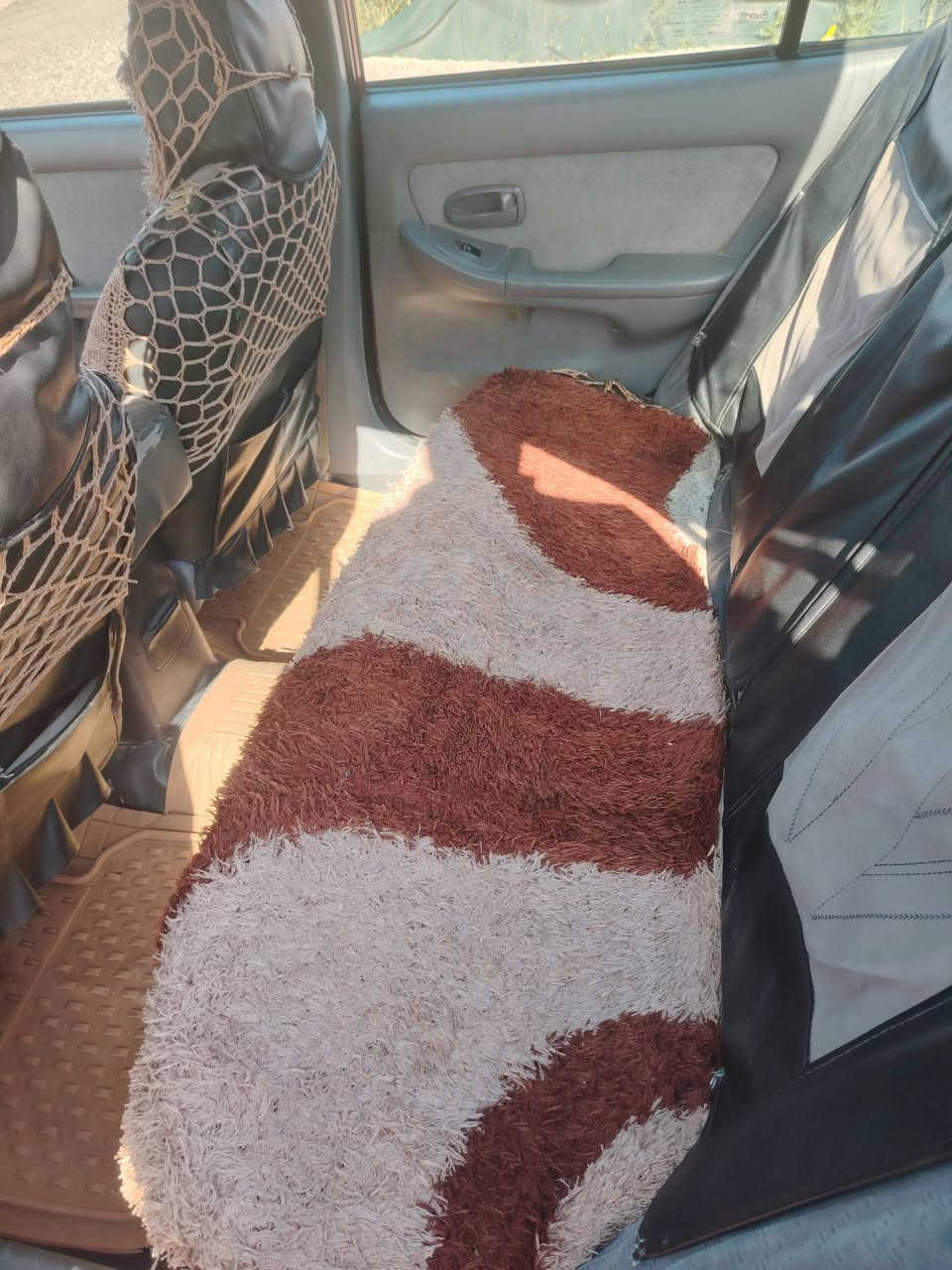 سياره لانتره 2005السعر 75وبيه مجال للطيبين اتصال عله الرقم ***********
