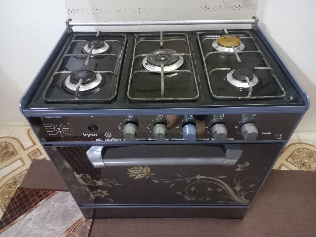 طباخ خمس عيون للبيع شرط الشغل بدون فرن الداخل كونتر السعر ٦٠ ألف العنوان موصل حي الصدام *********** *********** يوجد توصيل داخل الموصل أجره عالمشتري موصل, نينوى
