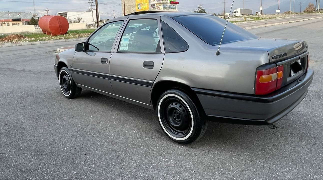 ئوپل موديل١٩٩١
مةكينه ١٦ قايش پان
پاوةر
گيرو مةكينه بةشةرت
توندو تول 
چوار تاو ويلي لوك
خايسي نيه و  دو سةرة دةبلةكاني دواي چاكراوون
دوو پارچةي بوياغة بي دةعم و  ليدران
موس و برانةووة بةشةرت
كارةباي مةزبوته هةموي بةشةرت
لايت زينون
سلايته
گةرميي بةشةرت
بةردةگا و  دةشبول لوك
كامل گاعي كراووة
سةيارةكة لة رسم چونه و  لةبةو چاويش وا جوانه
سعري18 $
*********** بشدار, السليمانية
