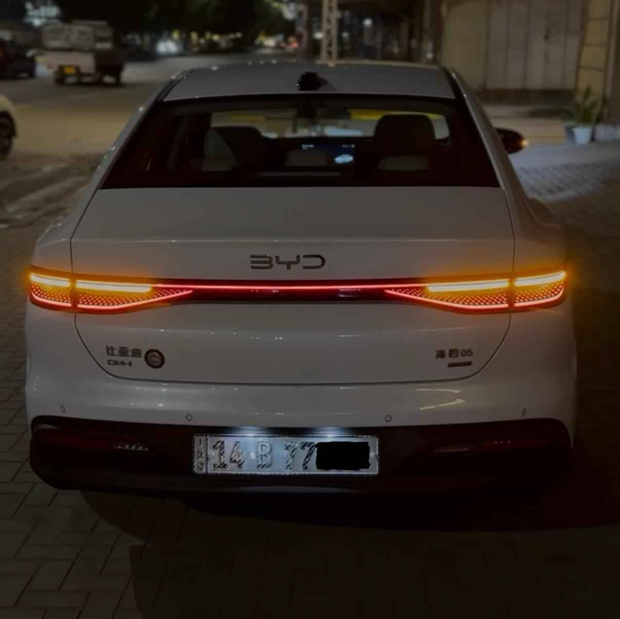 BYD Seal 05 2025 فول مواصفات 

موديل 2025 فول مواصفات 
ماشية 2000 وشوية كيلو زيرو 
كفالة عامة 

12 كامرة 
داش كام بلادي 
تسجيل 360 درجة عند الوقوف 
تسجل فيديو لاي شخص يقترب او يلمس السيارة 
كامرات 360 
شحن سريع 16 امبير / ساعتين ونص 

فتحة سقف 
ويل كب كروم
ركن ذاتي بدون سايق
شاشة كبيرة 12 انج 
تبريد قطعتين ومناخين  
جامات 4 اوتو 
كشن السايق كهرباء 
سويج + كارت تشغيل 
تشغيل عن بعد ودخول ذكي وبصمة 
اوتو هولد 
وضعيات قيادة 4 

ايرباك عدد 6 
سماعات عدد 8
يو اس بي عادي عدد 2 وتايب سي عدد 2 

فول LED كل السيارة 
حساسات ضغط اطارات مع درجة حرارة الإطارات 

رادارات امامية وخلفية وجانبية 
حساسات امامي وخلفي وجانبي 

تفادي تصادم تلقائي من جميع الاتجاهات
كشنات جلد ابيض 
تحكمات السيارة والابواب والجام والصندوك والتبريد من الشاشة 

عرض الشارع والسيارات المجاورة بالرادار بالشاشة 
السيارة تمشي 55 كيلو بالشحن 
و 2000 كيلو بالبانزين 
خزان بانزين 65 لتر 

رقم دولي مميز بصرة بأسمي 
هزة وسنوية جديدة 

السعر 162 ورقة 
*********** البصرة, العراق
