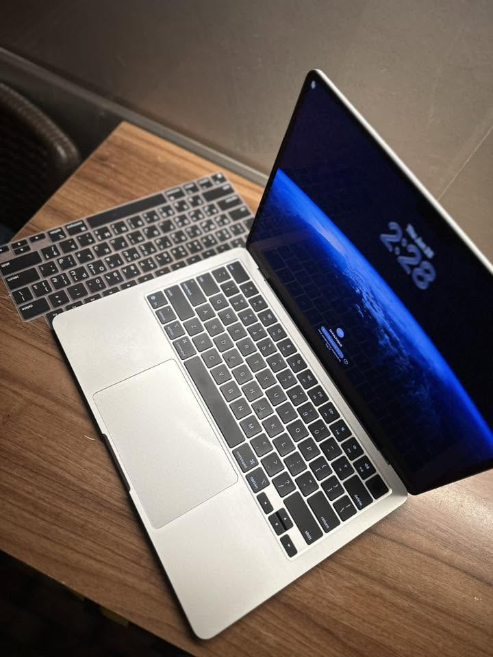 ماك بوك Air M4 للبيع
256 / 16 GB
شاشة قياس 13.6
بطارية 100% مشحون 21 مرة
السعر 1370 الف 
غراضه كاملة وكارتونته وبعده بالضمان 
من وكالة izone
يتوفر توصيل
*********** بي واتساب ايضاً

