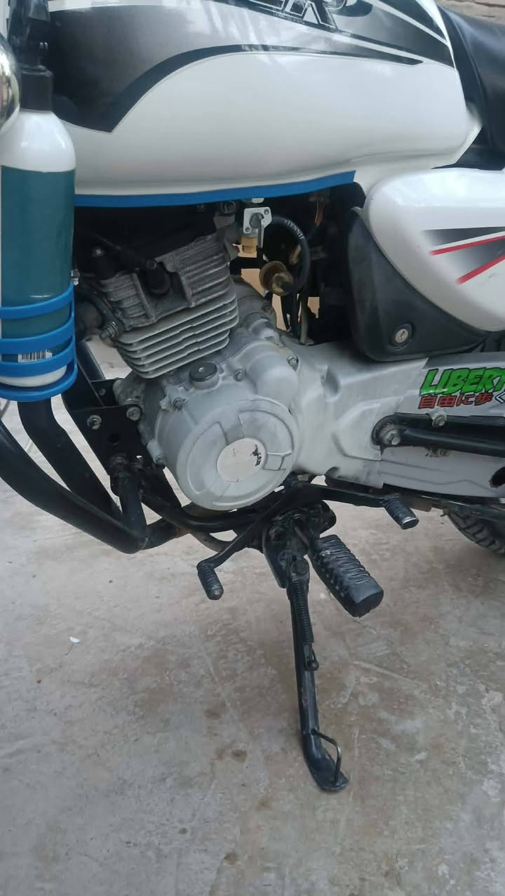 السلام عليكم دراجه بوكسر للبيع نضافه مثل مشوف بصوره كامله كفاله كهربائيات كله شغال اوراق كامله السعر 950 وبي مجال المكان ديالى بعقوبه الاتصال ع رقم ***********
