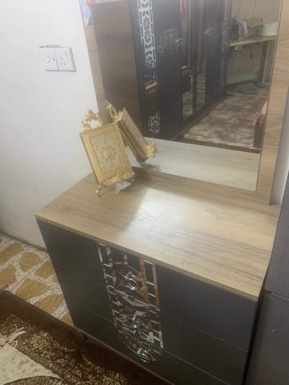 غرفه تركيه 5 قطع صارلي شهر و نص من خذته اخت ل جديده مابيه اي ضرر سعر خاص 
***********
