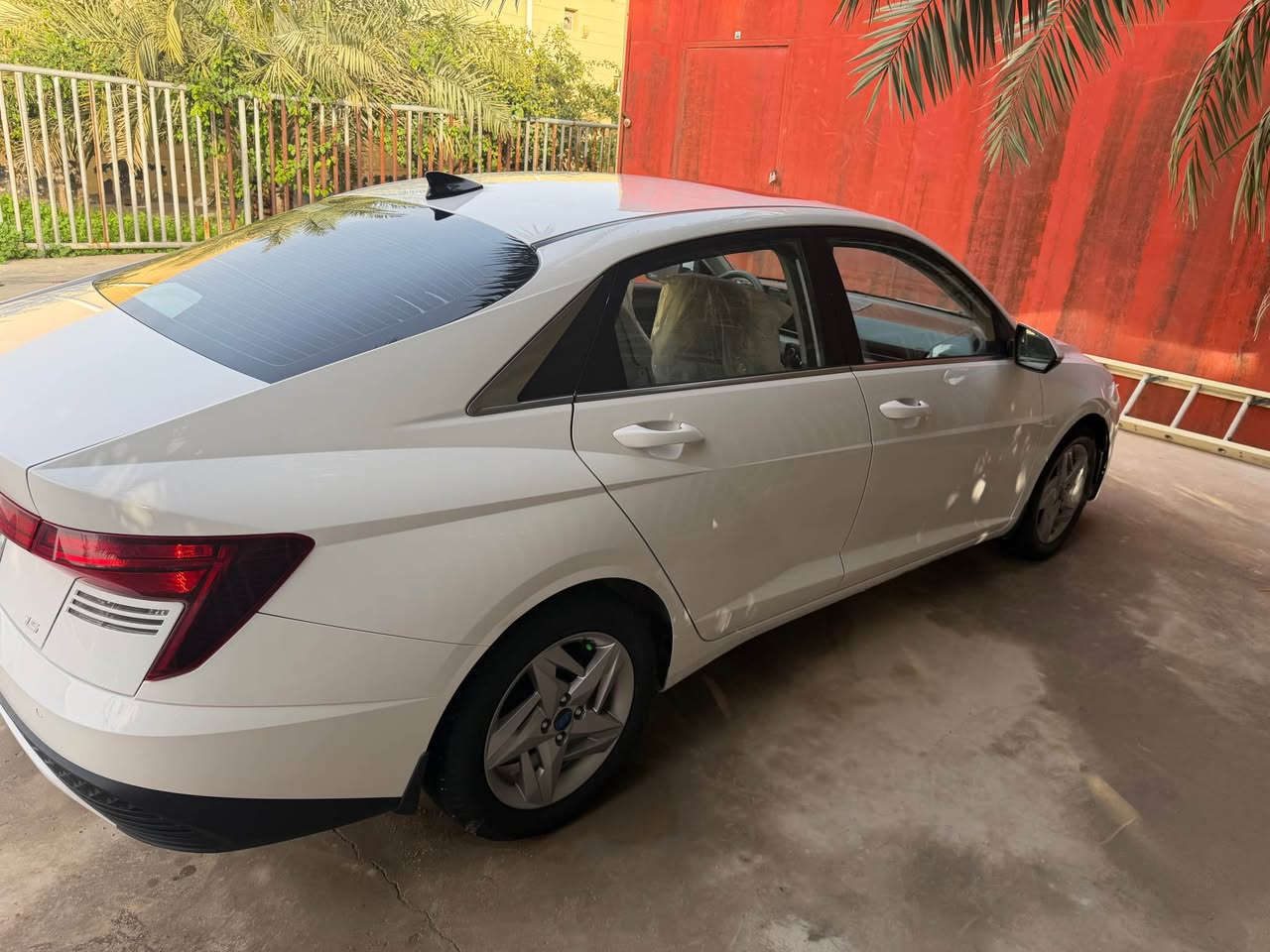 اكسنت مديل ٢٠٢٥خليجي فول مواصفات صار بيهه طخه بلمقدمه مال البنيد ونصبغ جزه منه بدون اي فتح 
وبيه بارد قليل بين الباب والجاملغ جوه بربع بدون اي فتح مكينه الف و ٥٠٠دبل نوزل ماشيه ٧٧الف جاهزه حداد تبريد تايرات مكينه كير كله كفاله اربيل بسم شركه رقم*********** شط العرب, البصرة
