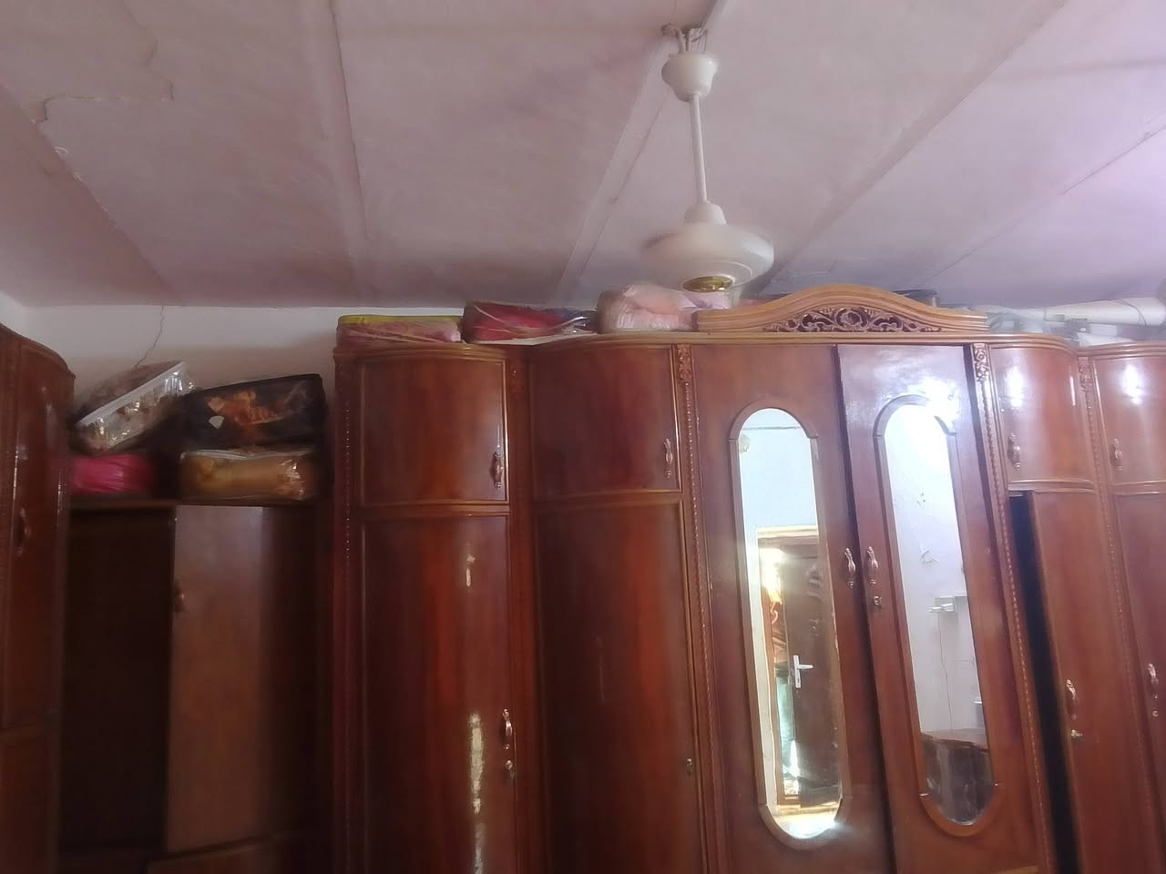 توجد غرفة النوم مستخدم لبيع ***********
