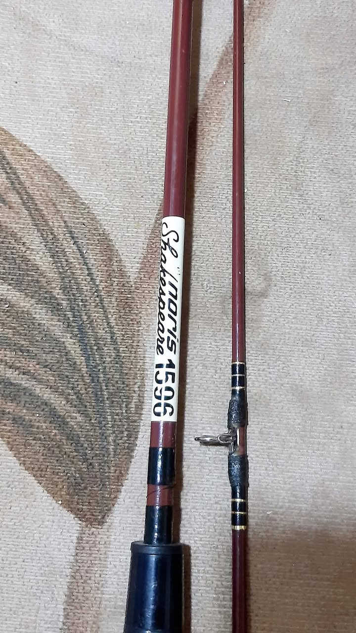 🔅 لمحبي النـوادر والمقتنيـات القديـمة
• يتوفر عصا صيد متكون من قطعتين . 

• نموذج قديم من طراز شكسبير نوريس ١٥٩٦
Shakespeare Noris 1596 

• تعد هذه العلامة التجارية علامة معروفة في مجال معدات الصيد القديمة والعتيقة . 

• الطول 2 متر . 

• نسبة النظافة 99% . 

• مصنوعة من مادة الألياف الزجاجية مع مقبض من الفلين ويكون الداخل ممتلئ غير فارغ أو مجوف . 

• السعر 50 ألـف دينار
، 
، 
للحجز والأستفسار مراسلة الصفحة 📩
أو الواتساب على الرقم *********** ☎️
يوجد خدمة توصيل لجميع المحافظات العراقية 🛵
