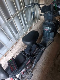 دراجة كهربائية • أسود • بطارية مشحونة