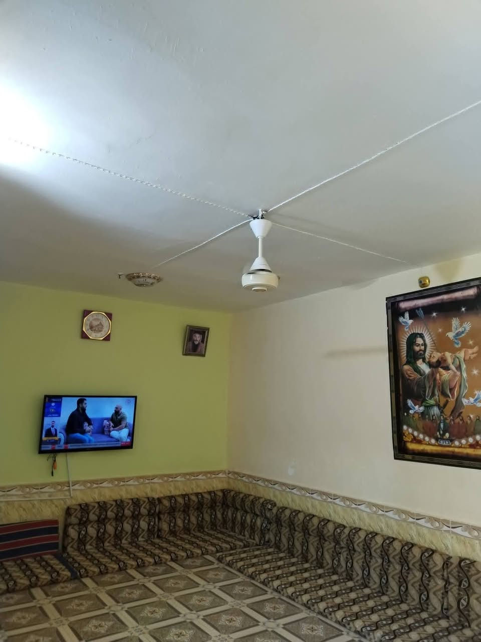 دار سكن للبيـــــــــع في #حي #السراي ٢٠٠متر 
بناء نظيف طابوق  قرب مدرسة رسل الرحمة 👇👇👇👇🗼🗼 #طابو #صرف 

غرفتين وصاله ومطبخ وصحيات واستقبال 👍👍

#السعر٦٥وبيةمجال💠💠
 
#اتصل*********** ☎️☎️☎️
