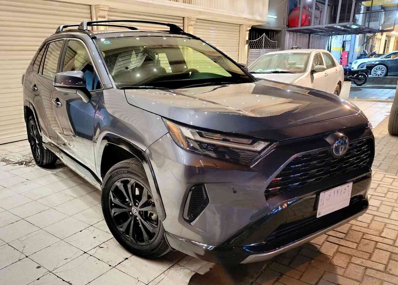 للبيع 
رافور se مواصفاته معروفه 
لون فيلي 
رقم بغداد 
موديل 22 
ماشيه 53
تخم تاير جديد 
سياره كامله بدون اي تقص بشرط جديده بمعني الكلمه 
صور سونار بل منشور
مكاني بغداد العامريه 
السعر 227
الاتصال 
***********
