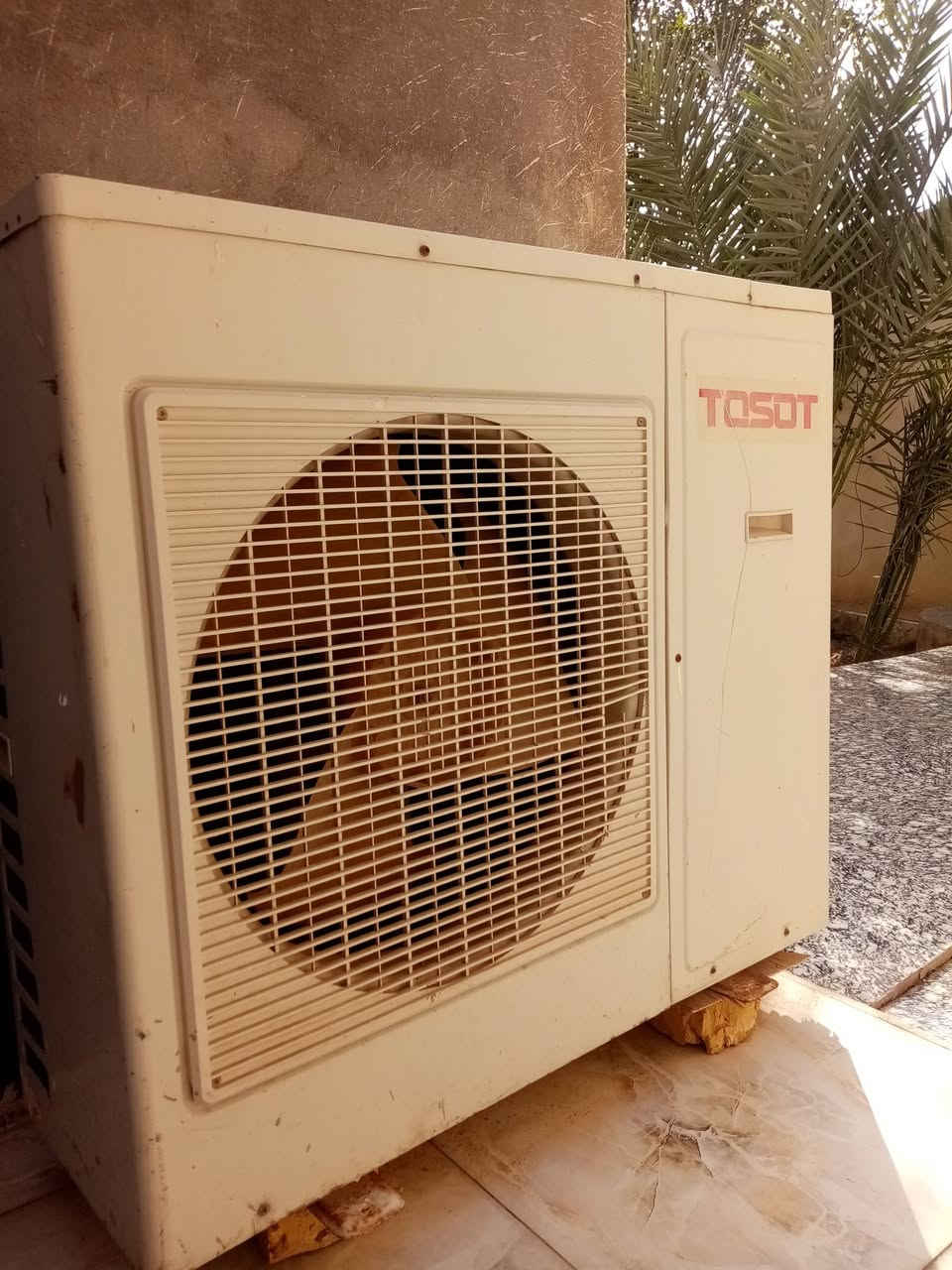 سبلت توسوت كنتوري ثلاثة طن مستعمل قليل سبلت نظافته 85% تبريده ثلج سعره 550 والشراي خاص //قضاء المدينة_***********
