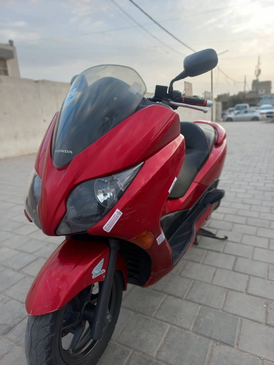 سلام عليكم دراجة فورزا0 /10 دراجة حلوه ما بيهة أي شي دراجة مكفولة بيهة ابيثري بلوتوث وبيهة دمام هم دراجة تسارع مالهة 150 العنوان ميسان منطقة العرضات الرقم***********
