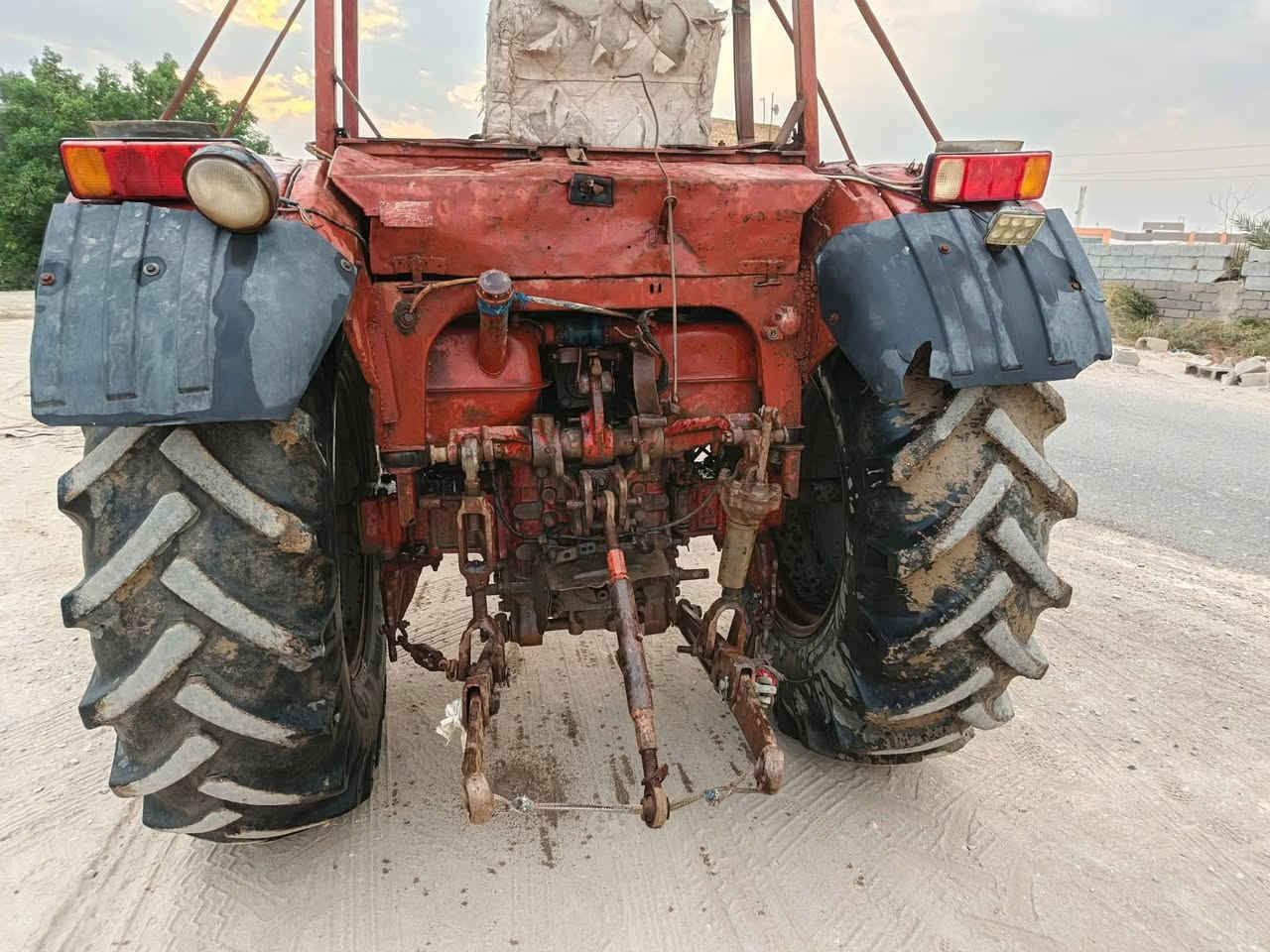 السلام عليكم بلاروس لبيع كير وكسن مكفولات مكينه لا تنقيص ولا تبخير وراها فدان وخرماشه  مكان ناصريه الصلاح لاستفسار ***********
