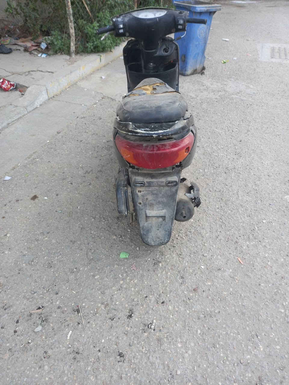 بريز لايت ناصي دراجة طافية ومتروكة تايرات جدد اثنينهن كفرات تعبانة كهربايات تعبانة قمجي ابريك خلفي مكطوع ابيع فحم كوم حديد مااكفلك كلشي خلي سعرك وبل عافية بيع او مراوس *********** مكاني زعفرانية
