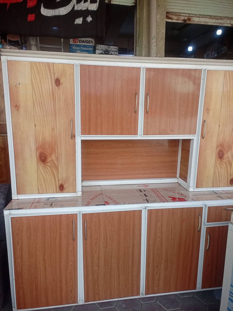 كاونتر 2متر سعر 150.الف الاستفسار على خاص او الاتصال ***********عنوان واسط الصويره حي الشهداء
