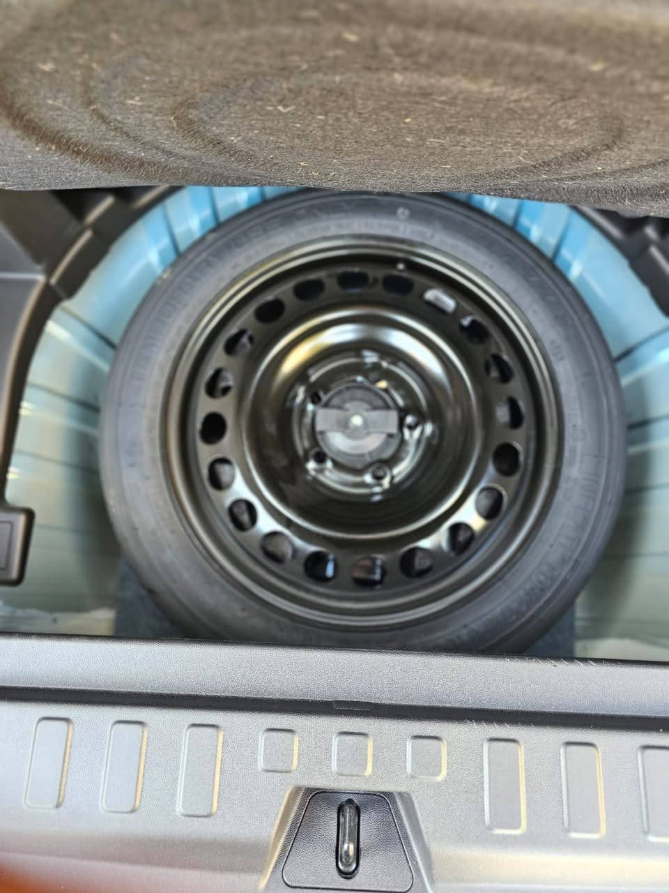 جمسي تيران موديل 2024
مواصفات SLT  معروفة 

مفتاح التشغيل بصمة وتشغيل عن بعد 

2 قطع تبريد 

5 بصمات ابواب 

صندوق كهرباء 

كشانات الامامية كهرباء 

تدفئة بالكشنات 

تدفئة مقود 

نضام سماعات BOSE

سايد بريك بصمة 

خز كشن

مخارج UBS

رادار امامي + تحديد مسار 

رادار جانبي نظام النقاط العمياء 

اشارة بالمرآة 

شاشة تدعم نظام الاندروي

كشافات امامية زنون 

حجم الاطارات 18 انج ويل كب 

حجم المحرك 4 سلندر 1500تيربو AWD

 نضام سبوارت

ناقل الحركة 9 نمر 

عداد المسافات الحالي 4000 الف مايل 

الضرر يوجد صبغ في الدعاميه

يوجد بارد خفيف في  الجاملغ  الامامي 

ايرباك دركه ودشبول + بردات ضارب 

جميع صور المزاد مرفقة بالمنشور 

السعر  مناسب 
عنوان بغداد 
للاستفسار ***********  بي وتساب
