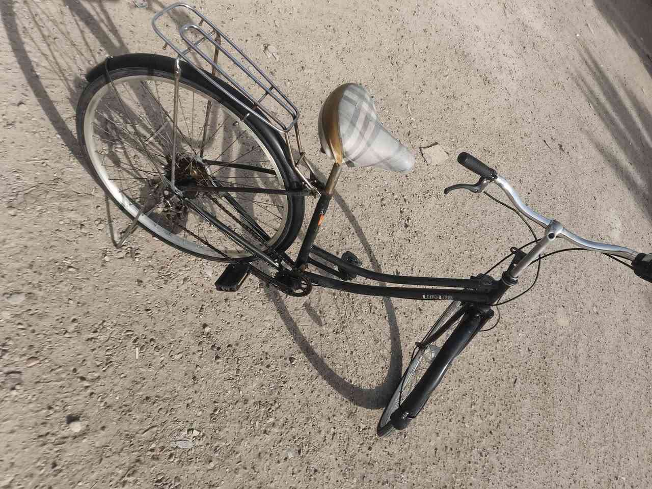 مرخصه الادمه بايسكل ياباني بناتي قياس 26 سعر65 الف (مكاني بغداد خدمي مطار المثنى) 
اي استفسار اني حاضر للاتصال ***********
