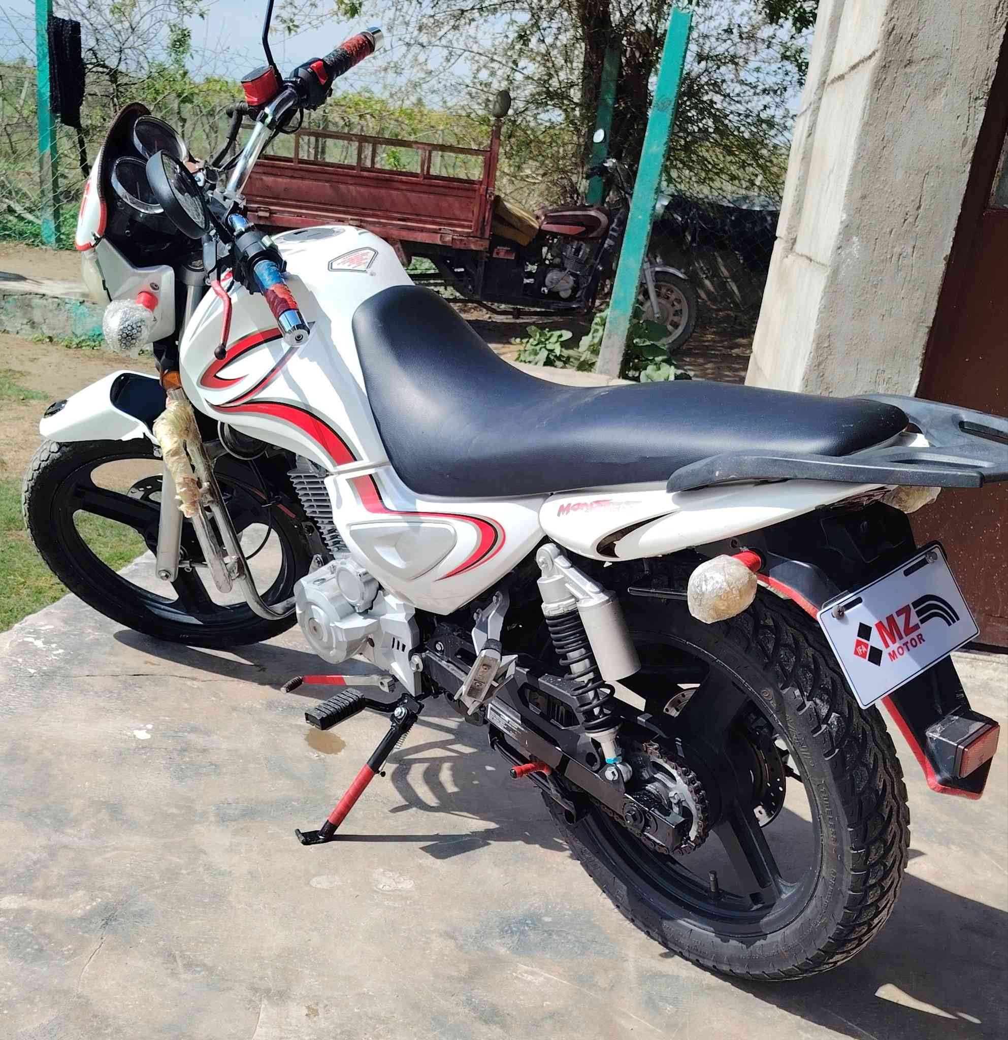 للبيع موديل 18 محرك 150 بلادي اسباني ما محطوطه عليه جاهز السعر 750 رقم تلفوني ***********
