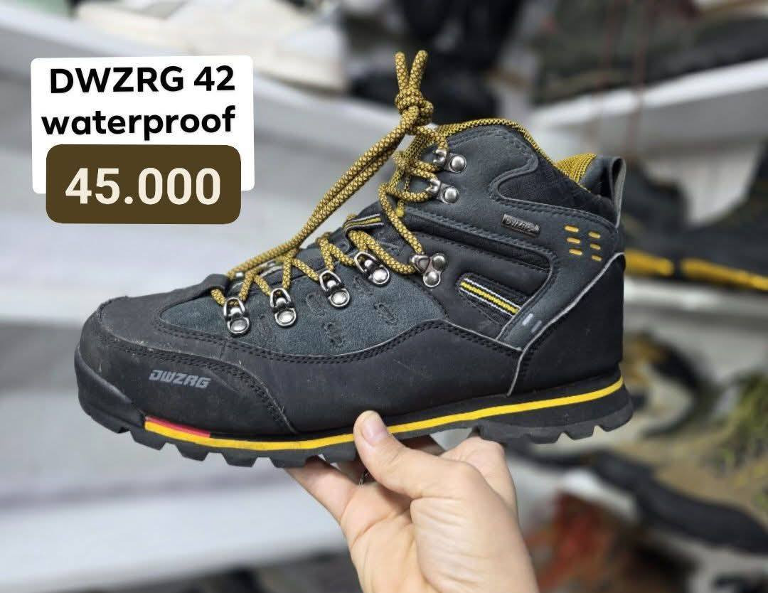 السلام علیکم 
اورجینال المانی 
بوتینات رجالي 
سعر بین 
٢٠.٠٠٠ الی ٤٥.٠٠٠ فقد
کلە ماركاتالعالمية
سليماني زركتة قديم يوجد توصيل للمحافظات 🚕 

*********** الرقم 

Viber & whatsup
