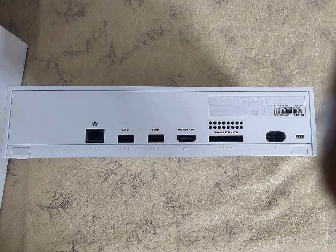 للبيع اكس بوكس سيريس اس نضافه فول مامفتوح مع جوستك وحده نضيفه كلشي مابيها عطل جهاز مابي اي شكال كامل الملحقات كيبلHDالاصلي واير توصيل كهرب اصلي ومعا الجهاز هارد خارجي ssdواحد تيرا سعره من عده الجهاز (السعر330وبي مجال بسيط) سعر الهارد خاص.  للتوصل
***********
***********
متوفر واتساب وخط 
مكان موصل شقق الخضراء.
