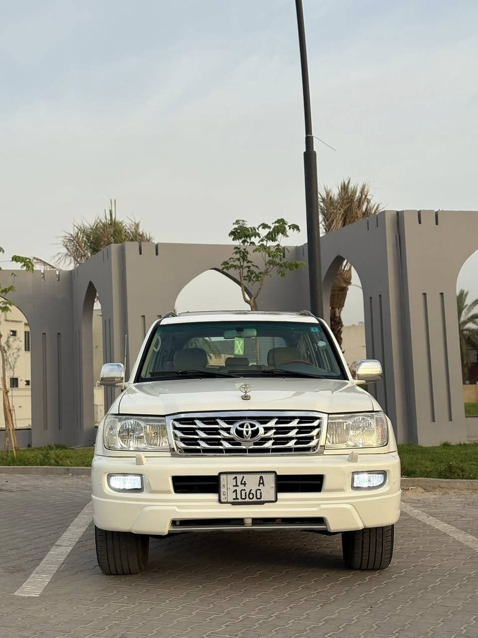 لاندكروز  2007 خليجي فول مواصفات 1/1 ألون صدفي
رقم بصره مميز بسمي سنويه وهزه 2031 جديده داخل بيجي 7راكب ثلاجه تبريد 3قطع حساسات كامره شاشه مكفوله من الضربه وكافه الرسميات بيه قطعتين صبغ جماليه سياره جديده وجاهزه مكينه 6V وكير وحداده تخم تاير اي نقص مابيه 

تباع مع الرقم 169$ 

رقمي *********** 

عنواني البصره طويسه
