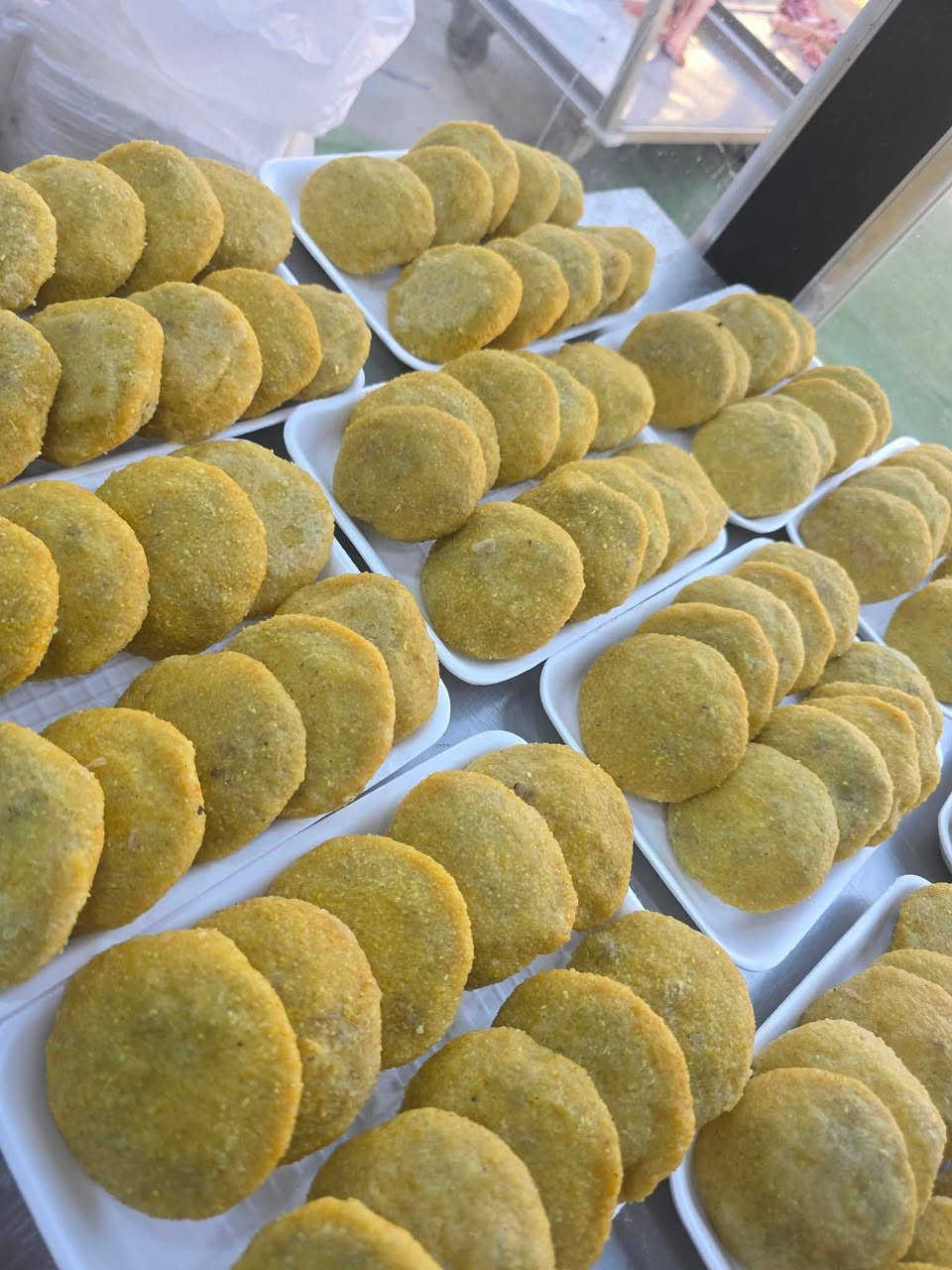 متوفر بيع مباشر يجيكم اليوم 🫶🏻❤
كيلو كليجه ب7 كيلوين ب12 بيع مباشر 
كبه حلب 25 قطعه ب9 
كبه جريش مال مرك 25 قطعه ب10
ومني بيتزا وللحم بعجين 30 قطعه ب15
***********
