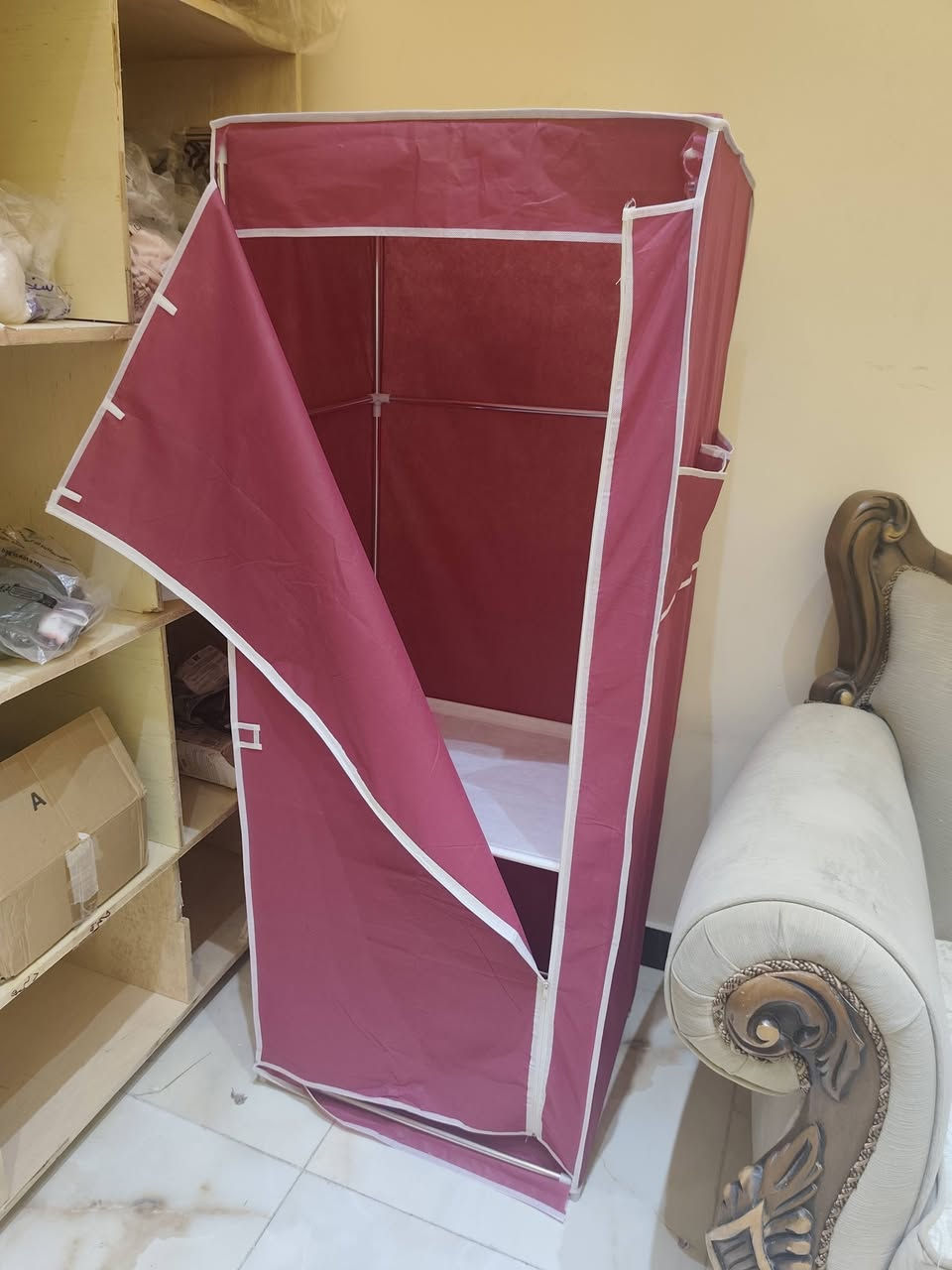 السلام عليكم للبيع فاترينات ٣ ورفوف خشب وسلال كبيرة وكارتونات للتواصل على الرقم‏ ‪***********‬‏
