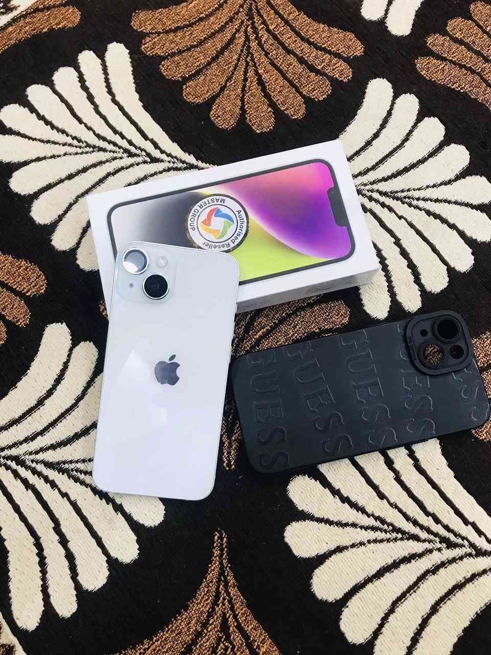 سلام عليكم  ايفون 14 عادي نموذج ال M شرق اوسط لون ابيض التلفون كلش نضيف و ممستخدم اهواي كلش نضيف بطاريه 86 ما معلايه ولا امبدله كلشي بي سليم ويا لزكة شاشه و حمايه لعدسات الكامره و كفر لون اسود كارتونته ويا السعر : 500 
*********** بي تلي اكرام
