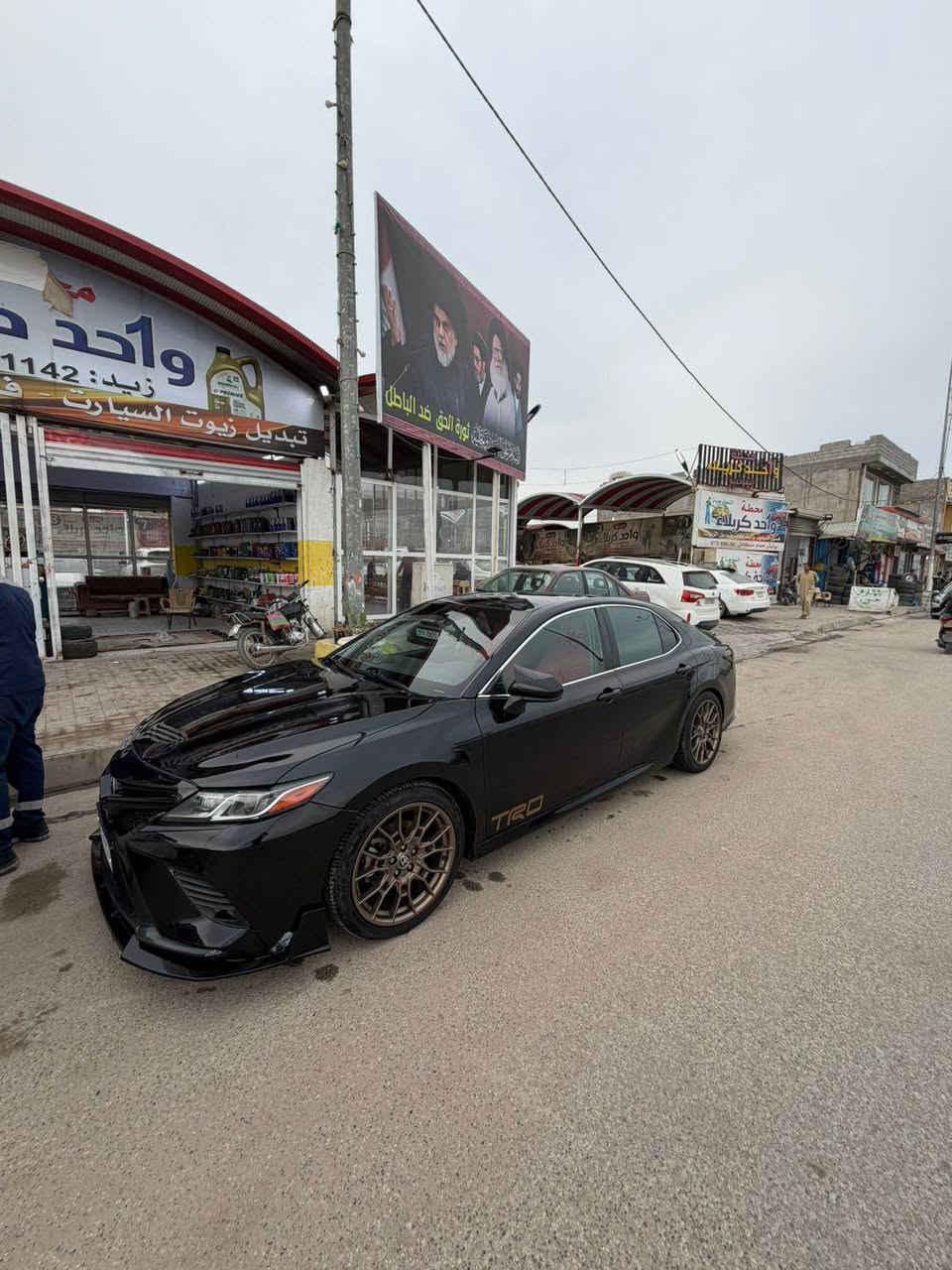 السلام عليكم 
للبيع كامري موديل 2020 وارد امريكي
حادثها ثلاث قطع امامية بنيد و جاملغين الباقي كفااله بدون دواخل و بدون ايرباك 
مكينة و گير كفاله 
حدادية امامية خلفية بالجيس جديدة كلش 
تخم ويل TRD اصلي مو تجاري 
تخم تاير جديد 
عليها درگه سعرها 600 دولار كاربون فايبر RPM
داخل جلد احمر كله مغيره TRD 
عليها دفيوزر و لحايه و هواي مصروف عليها 
رقم بغداد جديد و هزه جديده بأسمي تحويل مباشر ثاني يوم 
السعر 170 ورقه و بيها مجال بسيط 
مكاني كربلاء *********** كربلاء, العراق
