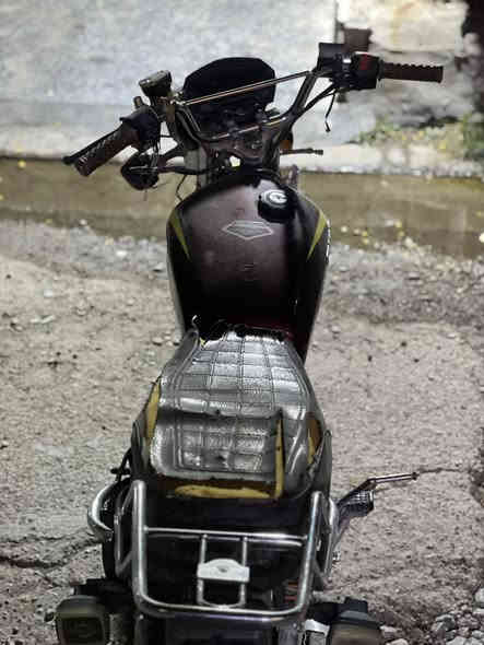 سلام عليكم
دراجه ايراني تايكر موديل 24 
الدراجه شغاله بيه نقوصات خفيفه لان متروكه الدراجه محرك بلادي شاشه الوان كلشي بيه بلادي وشغال فقط ترتيب مكاني بغداد الغزاليه رايدها قيم بل يرضه الله وراسلني متواجد واتساب 
***********
